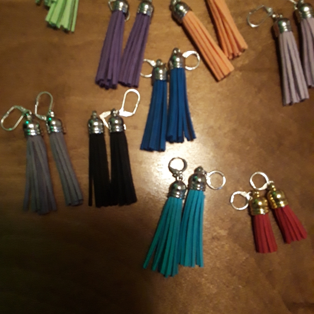 Jewelry - Picture 2 of 3